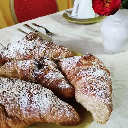 L' Aquila Dell' Etna Bed & Breakfast *