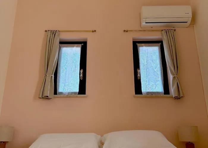 Couette-café L' Aquila Dell' Etna 3*